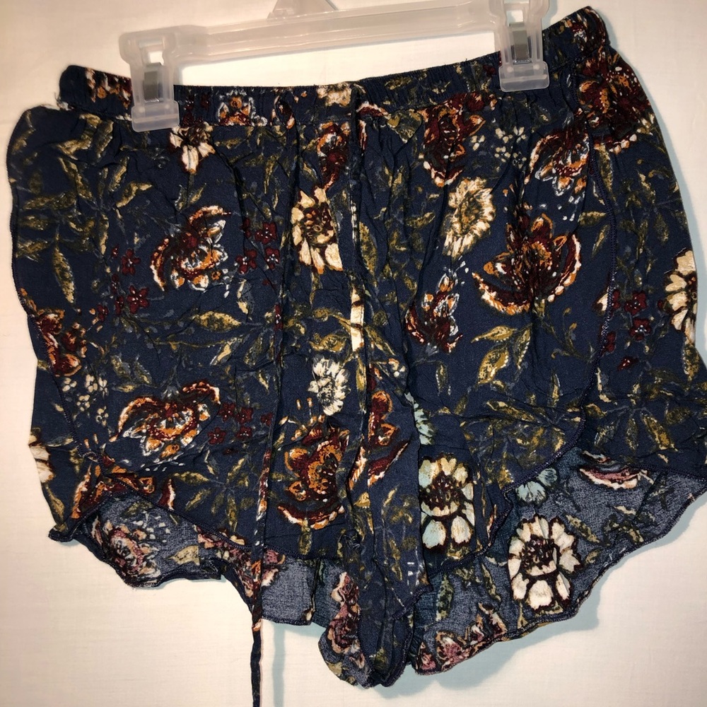 Airy floral hollister shorts
